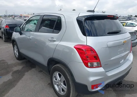 2022 Chevrolet Trax Fwd Ls z USA, uszkodzony, nr VIN KL7CJKSMXNB551521